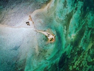 *greensandblues 🌴🌴
#vasilisnousis #photography #aerial #aerialphotography #aerialphoto #drone #dronephotography #dronestagram #droneshots #dronelandscape #landscape #landscapephotography #minimalphoto #minimalphotography #upfromabove #sea #ocean #seaview #green #blue #littlechurch #dji #mavicair2 #greece #greeklandscape #greekphotographers